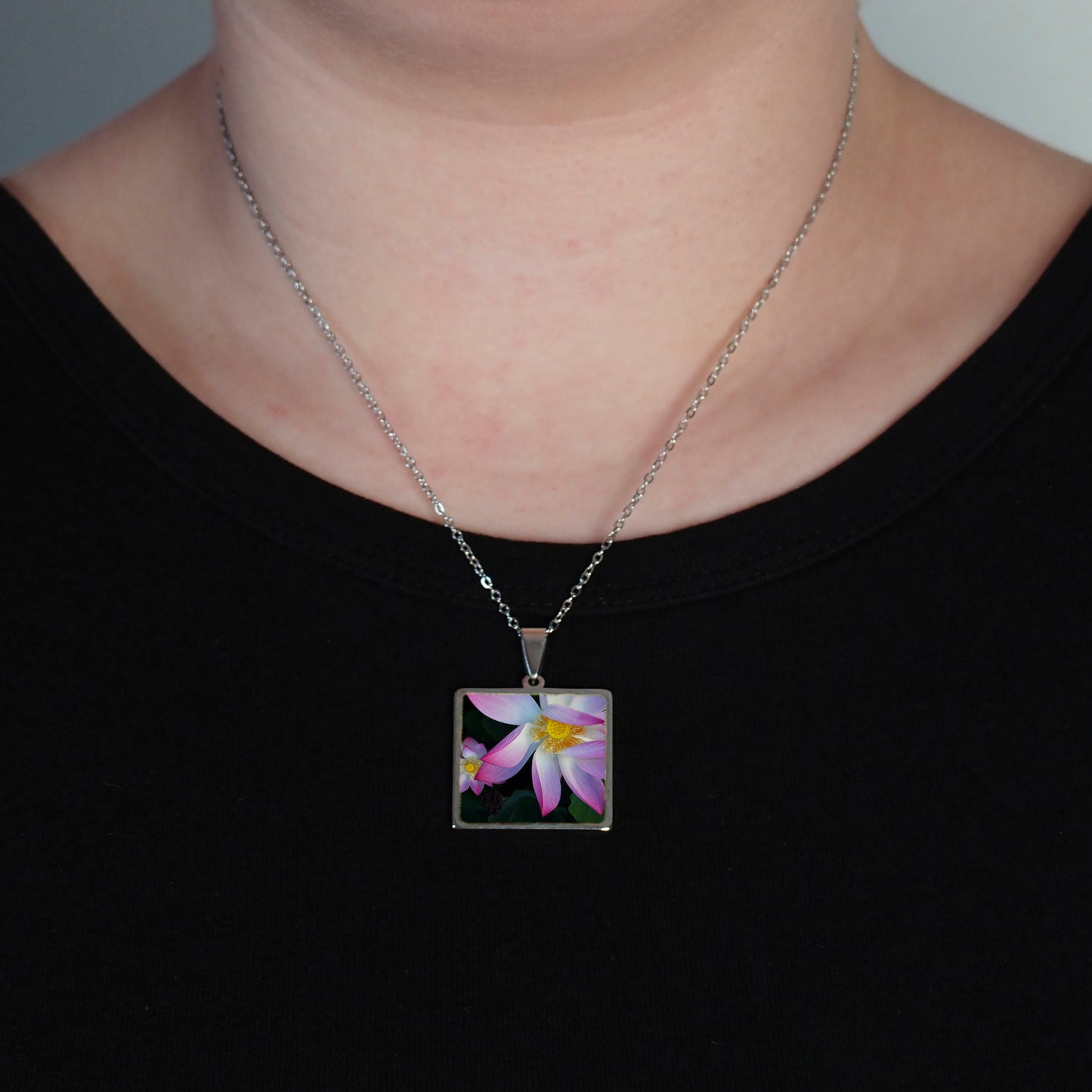 Lotus necklace 25mm