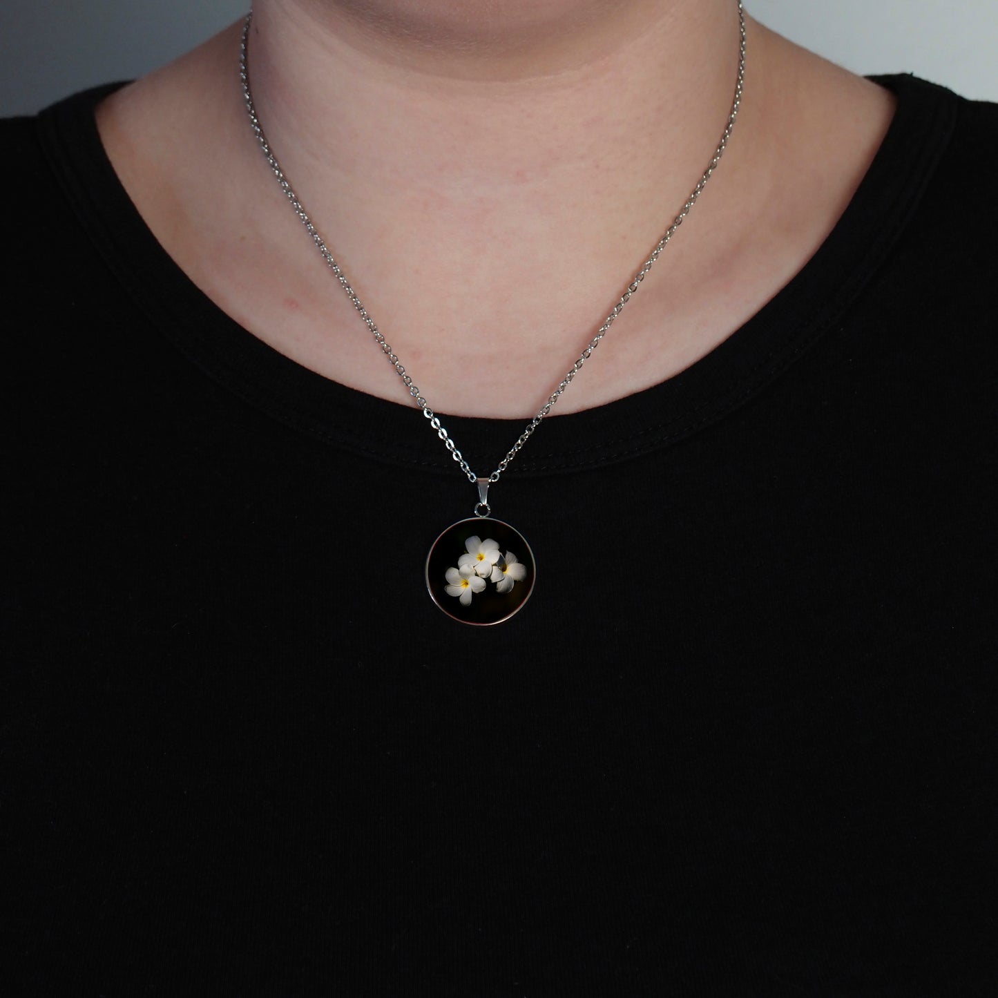 Plumeria Necklace 25mm