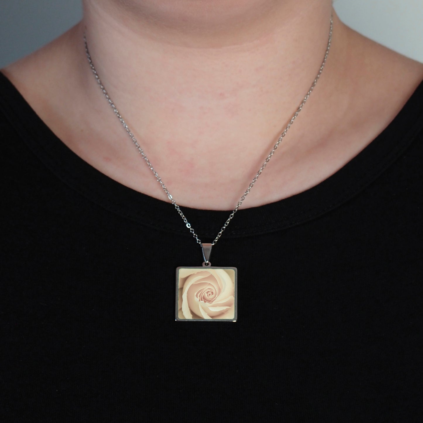 Sweet Rose necklace 25mm