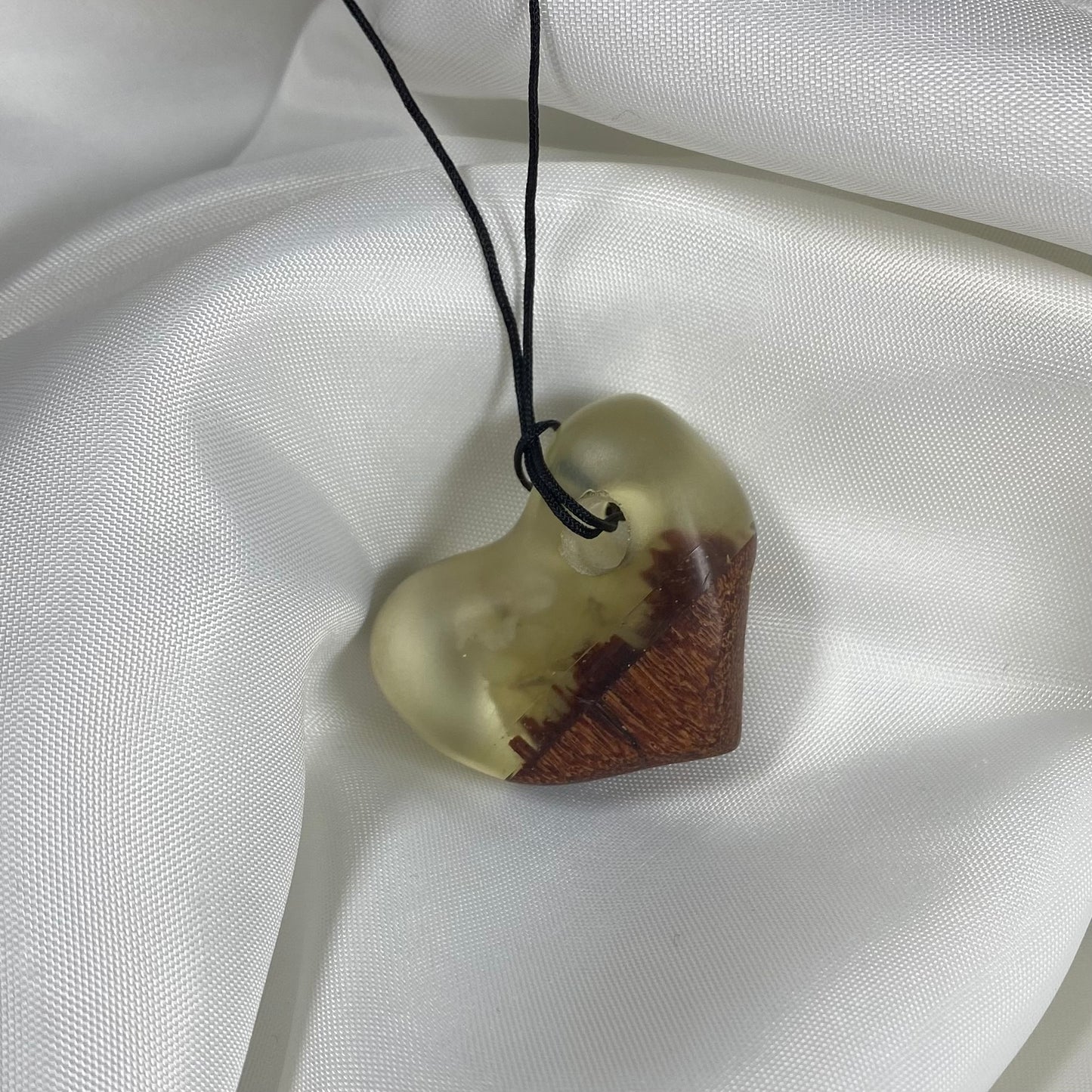 Collier cœur résine transparente avec bois | Créations Jeanne