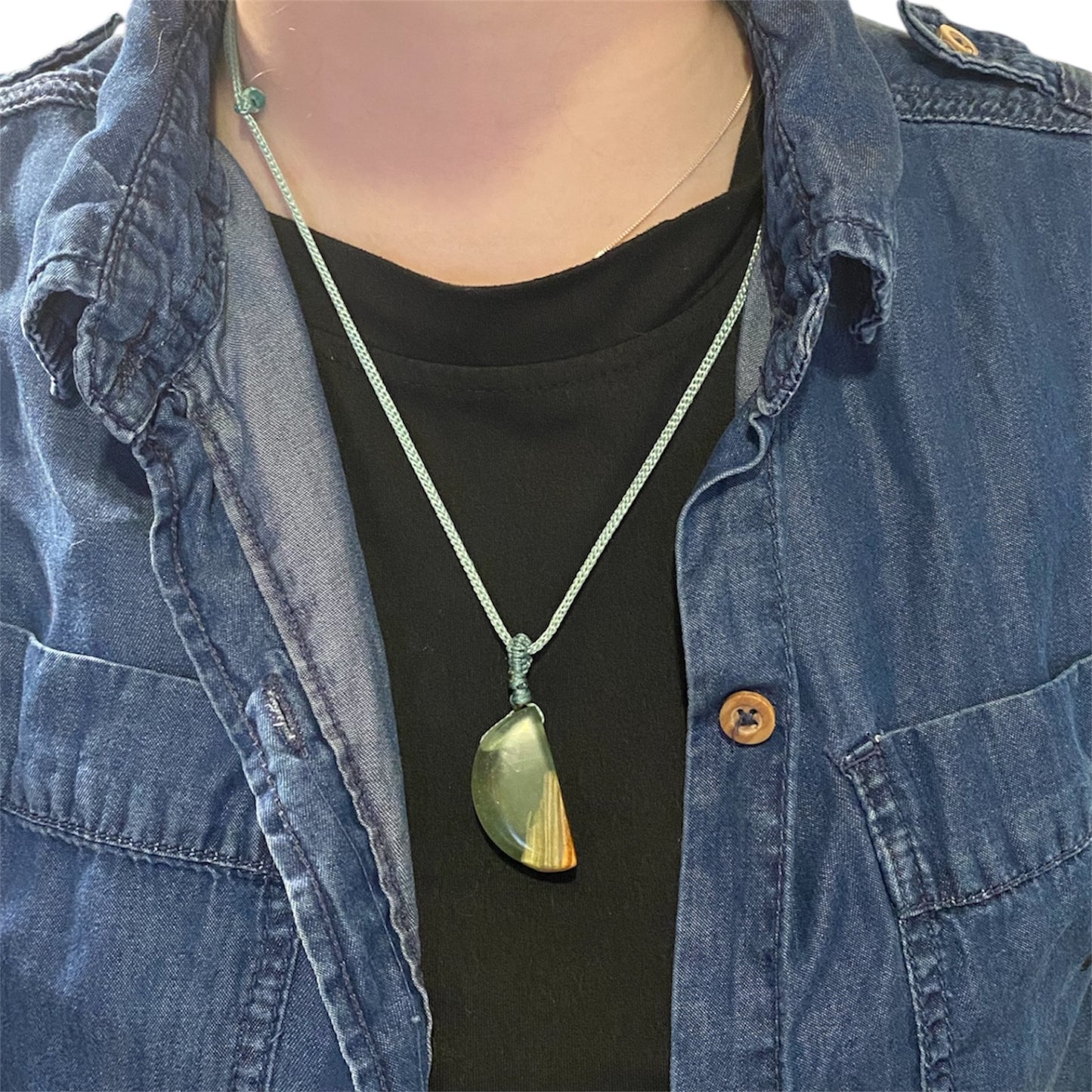 Collier résine phosphorescent avec bois (RBC13)