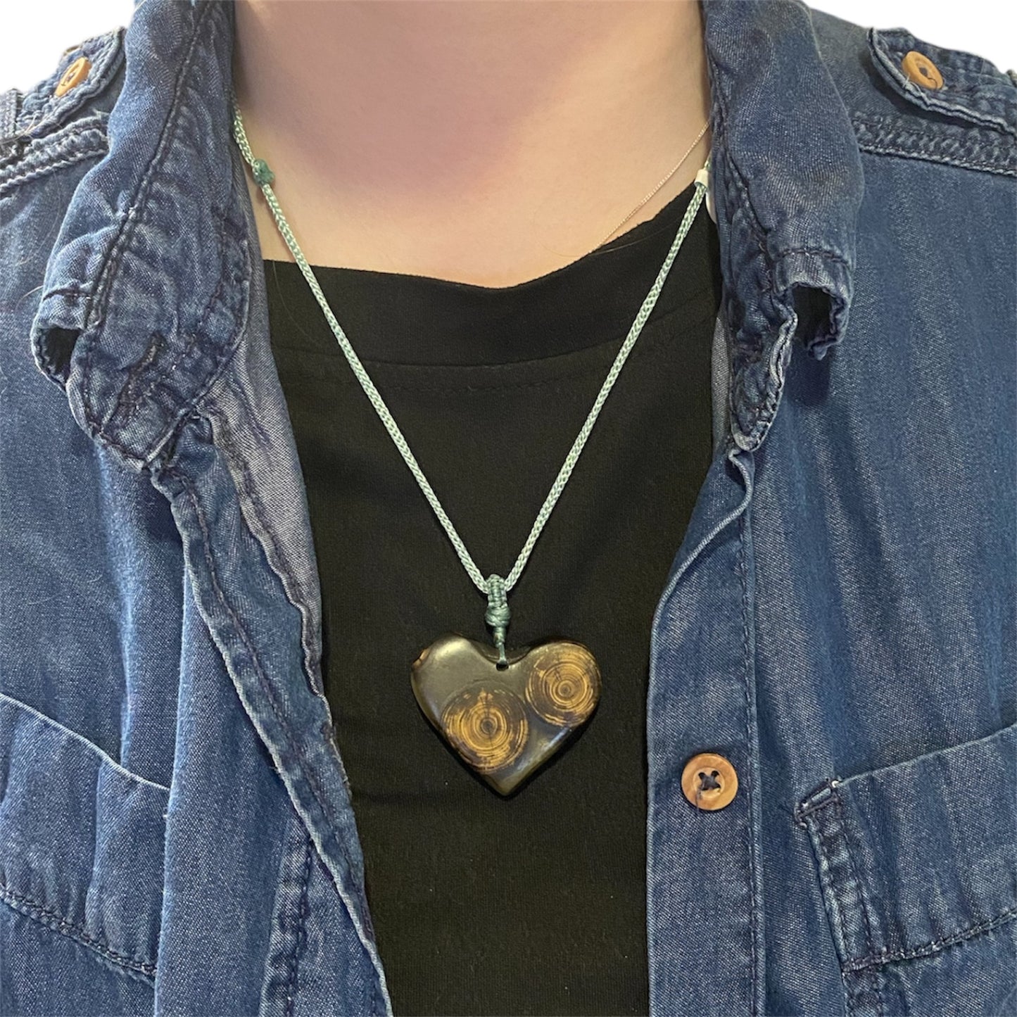 Collier cœur – Résine transparente et bois (RBC56)