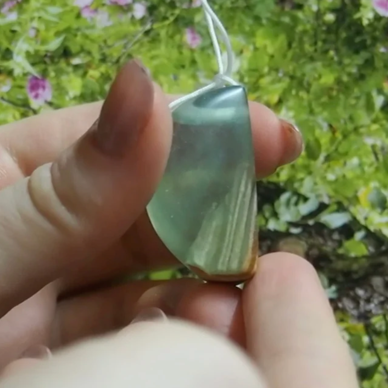 Collier résine phosphorescent avec bois | Créations Jeanne