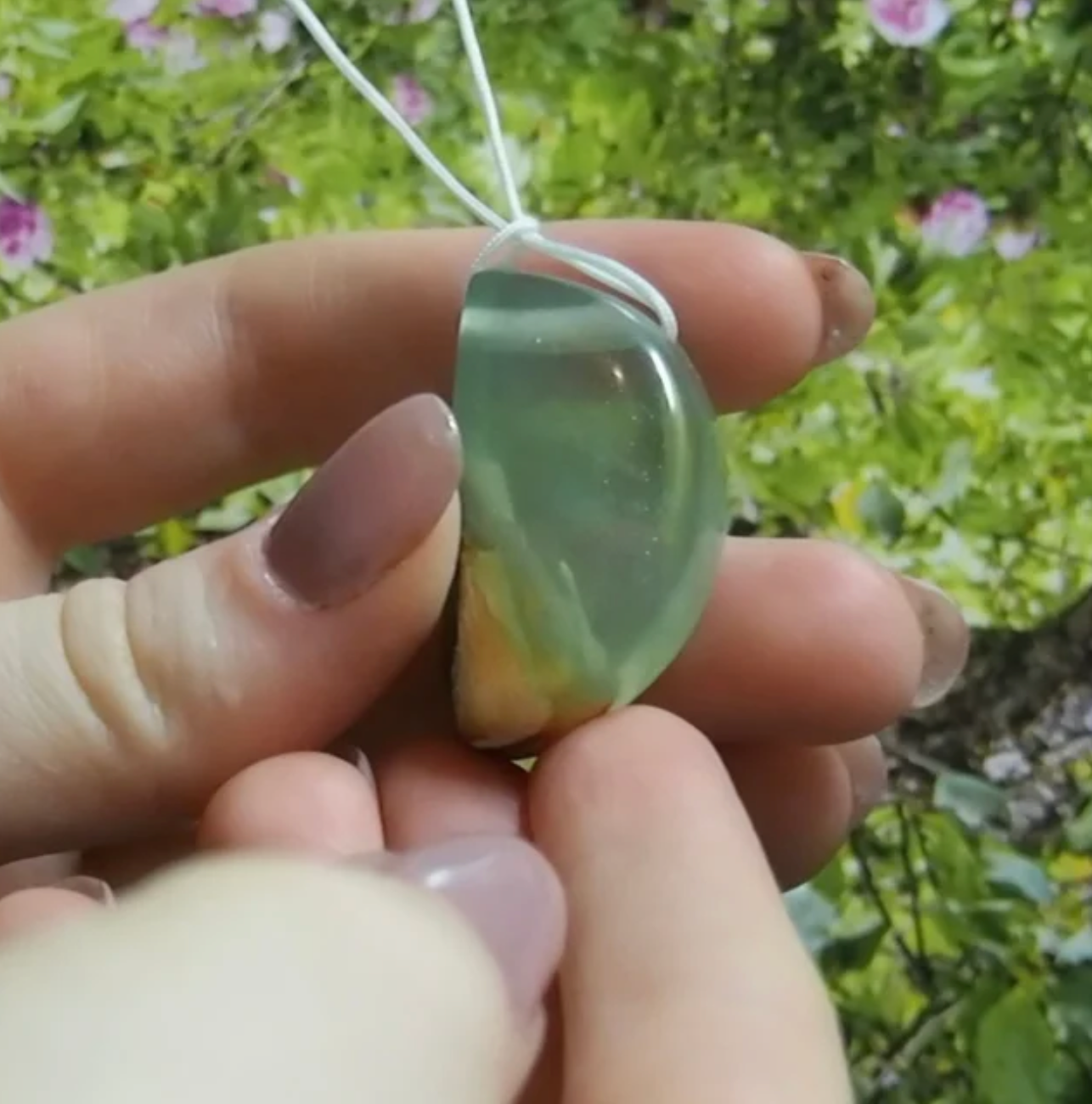 Collier résine phosphorescent avec bois | Créations Jeanne