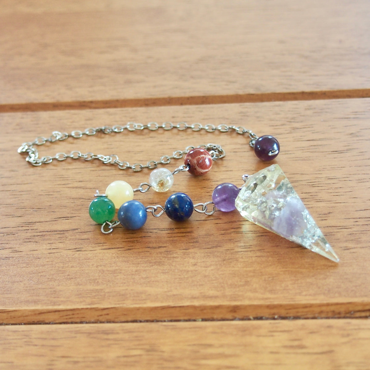 Pendule spirituel en pierre — Questions, réponses et intuition