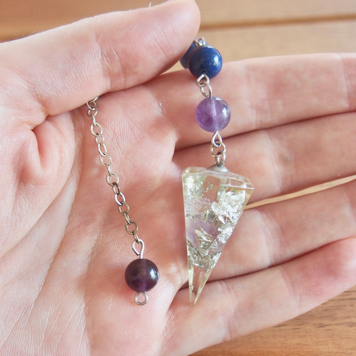 Pendule spirituel en pierre — Questions, réponses et intuition