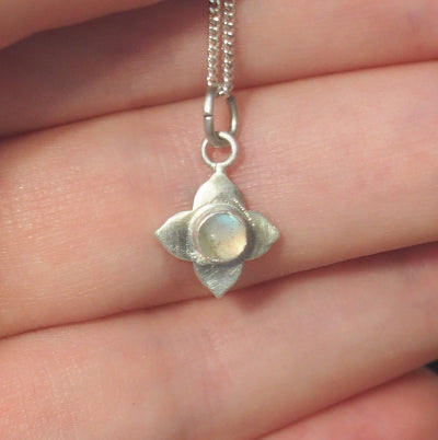 collier pour femme en argent | fleur en citrine