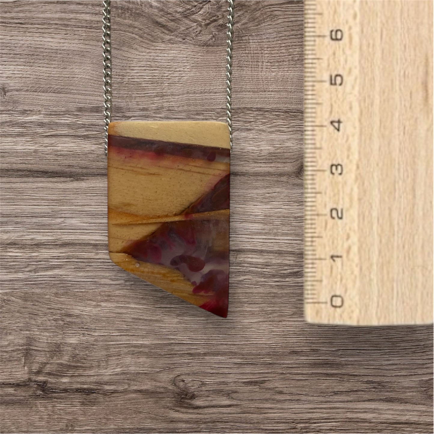 Collier rectangulaire / résine mauve rose avec bois / rbc39