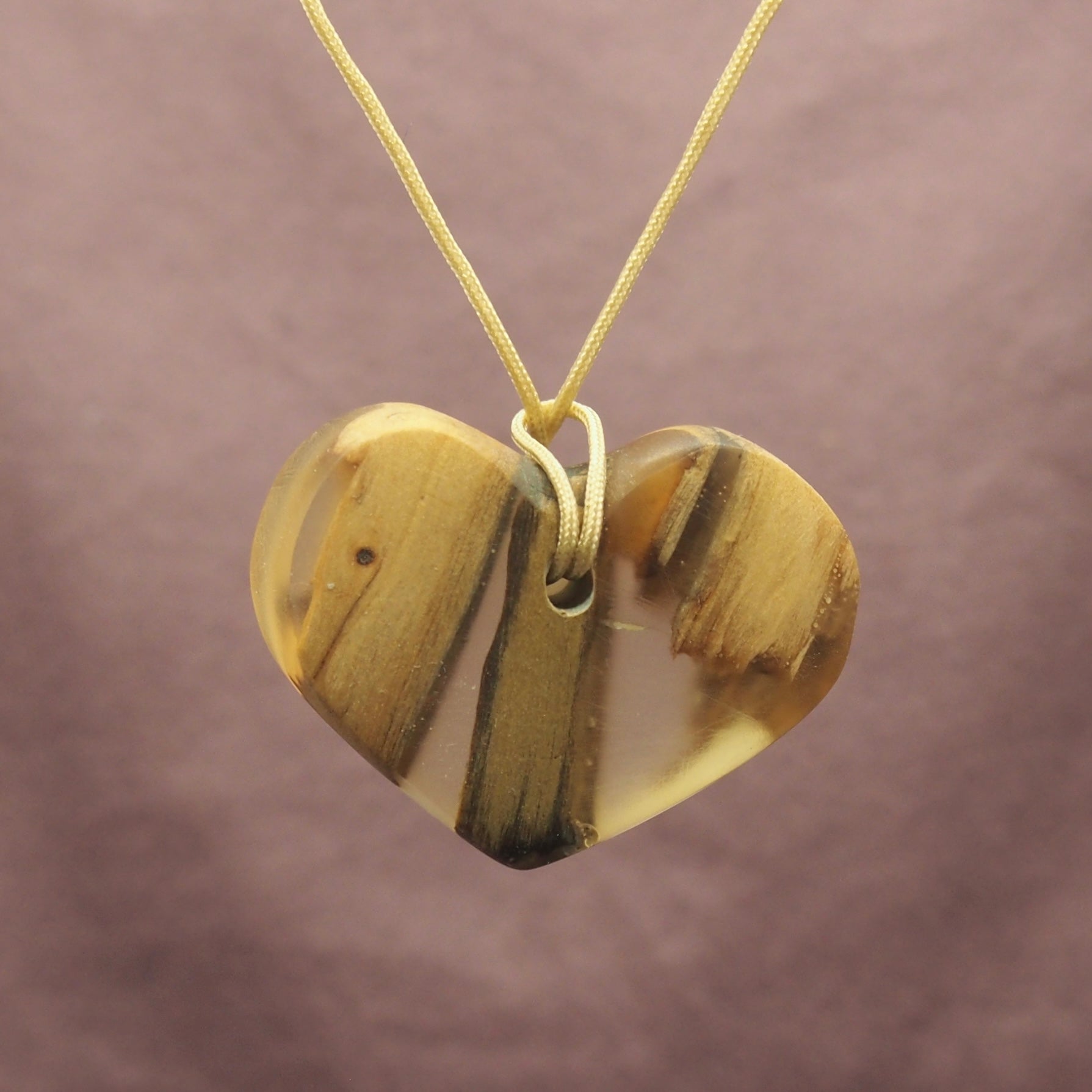 Collier cœur résine transparente avec bois vertical | Créations Jeanne