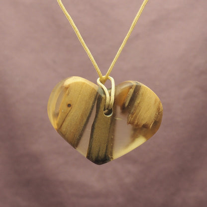 Collier cœur résine transparente avec bois vertical | Créations Jeanne