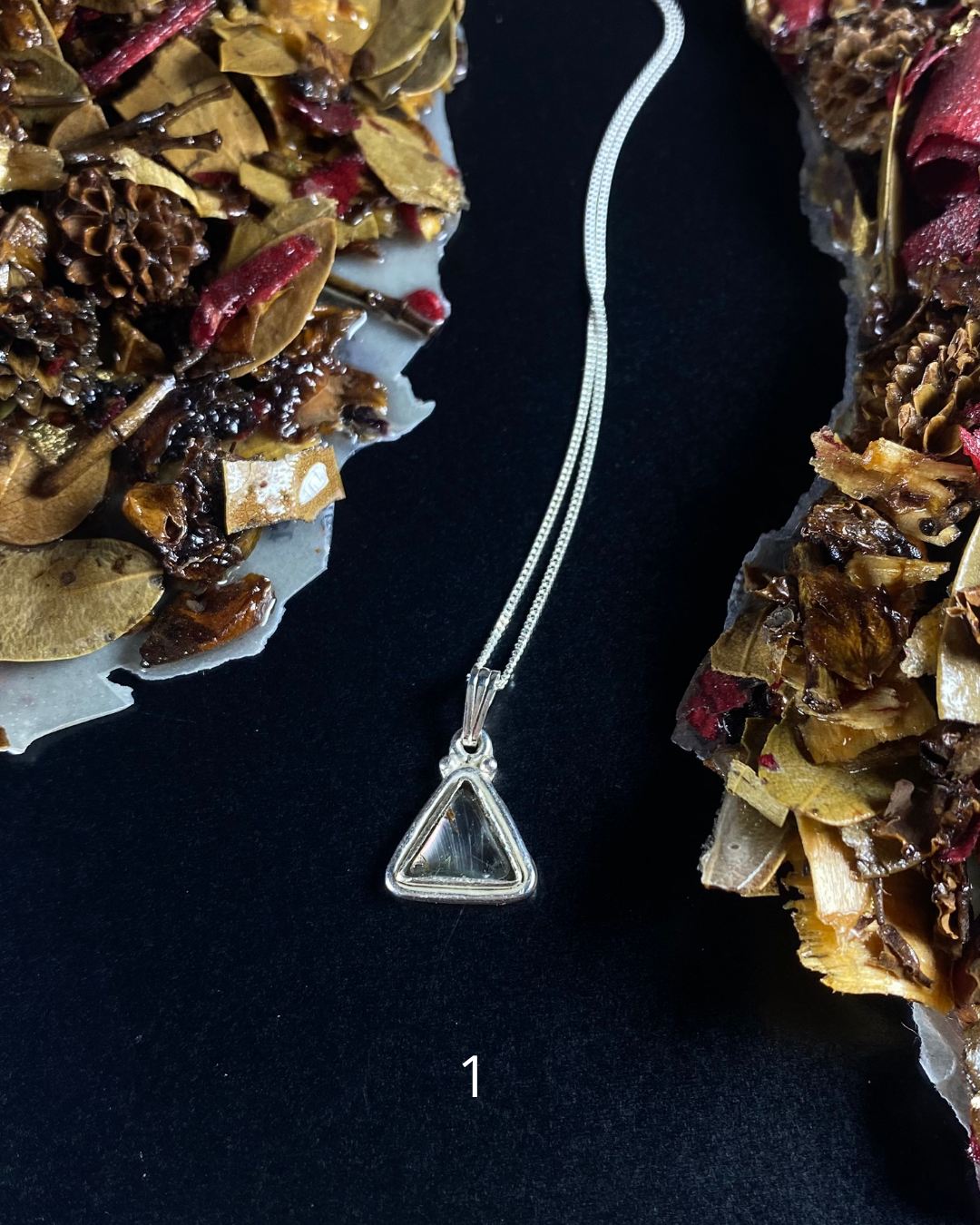 Colliers triangles quartz blanc, coquillage coloré en Argent Sterling