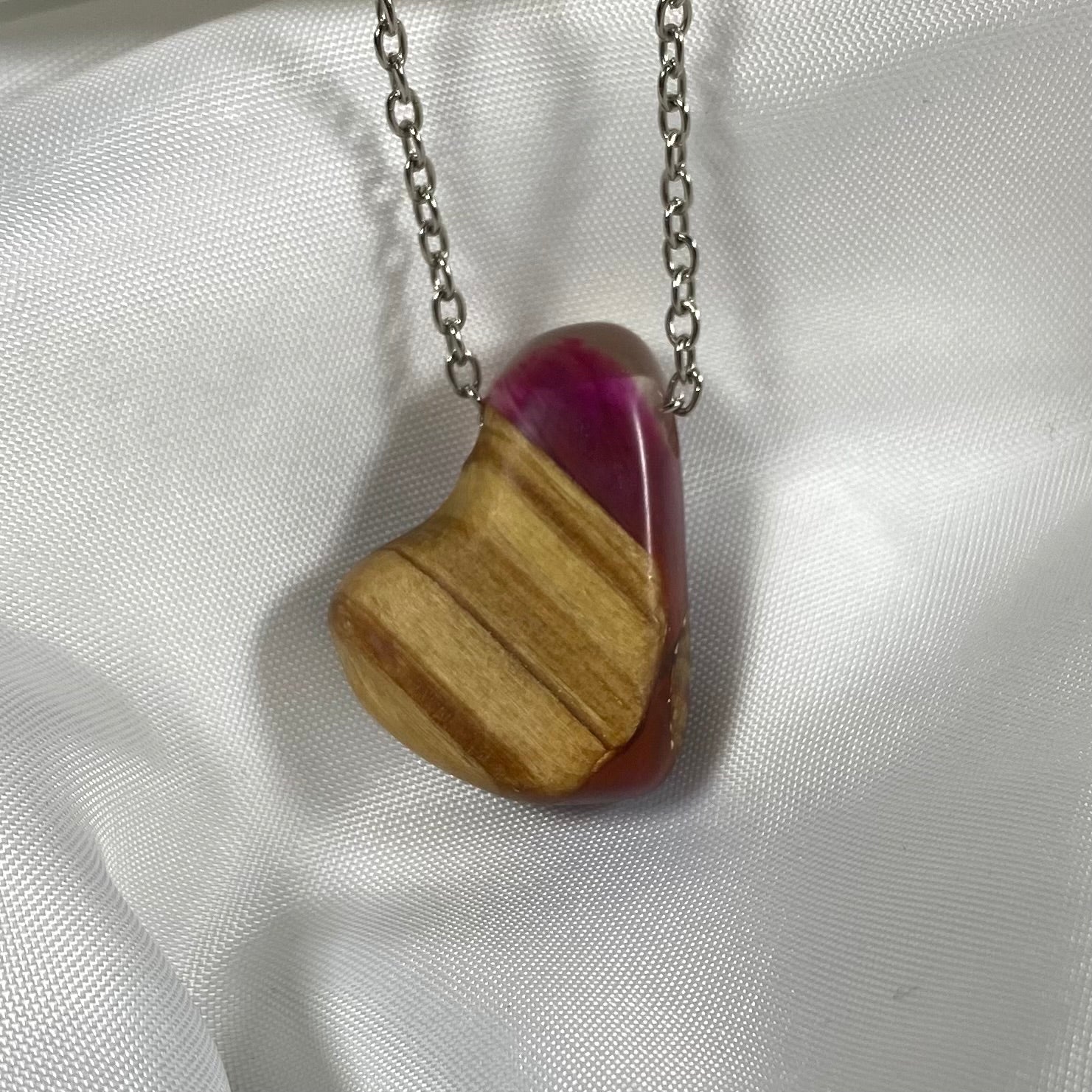  Collier cœur résine mauve rose avec bois | Créations Jeanne