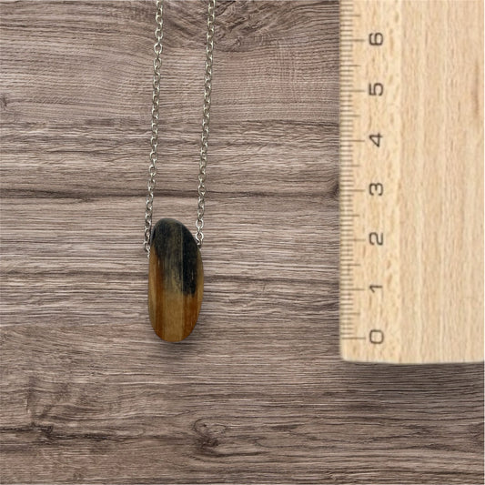 Collier ovale / résine noire avec bois / rbc35