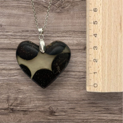 Collier cœur / résine transparente avec bois /45