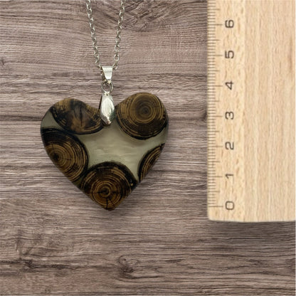 Collier cœur / résine transparente avec bois /45