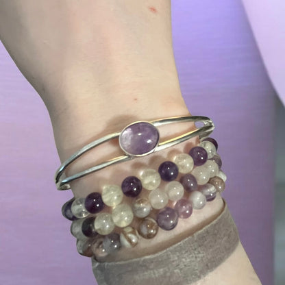 Bijou manchette ouverte double anneau métal argenté et améthyste ronde, cadeau femme luxe