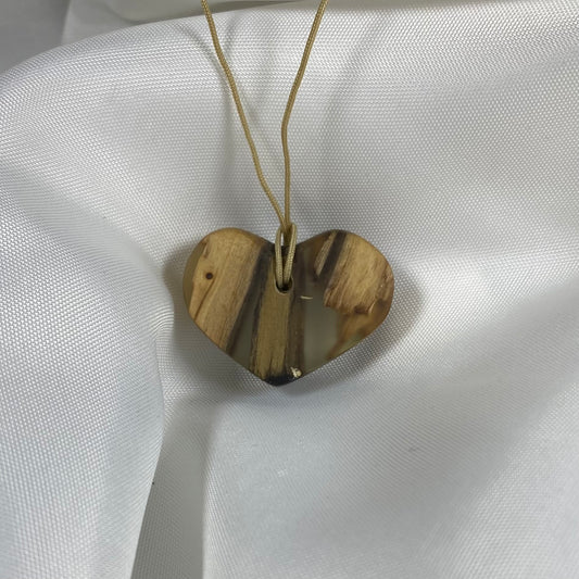 Collier cœur / résine transparente  avec bois vertical / rbc66