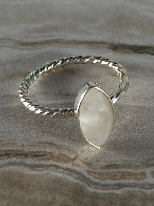 Bague Quartz Fumé Forme Ovale & Monture Spirale en Argent Sterling