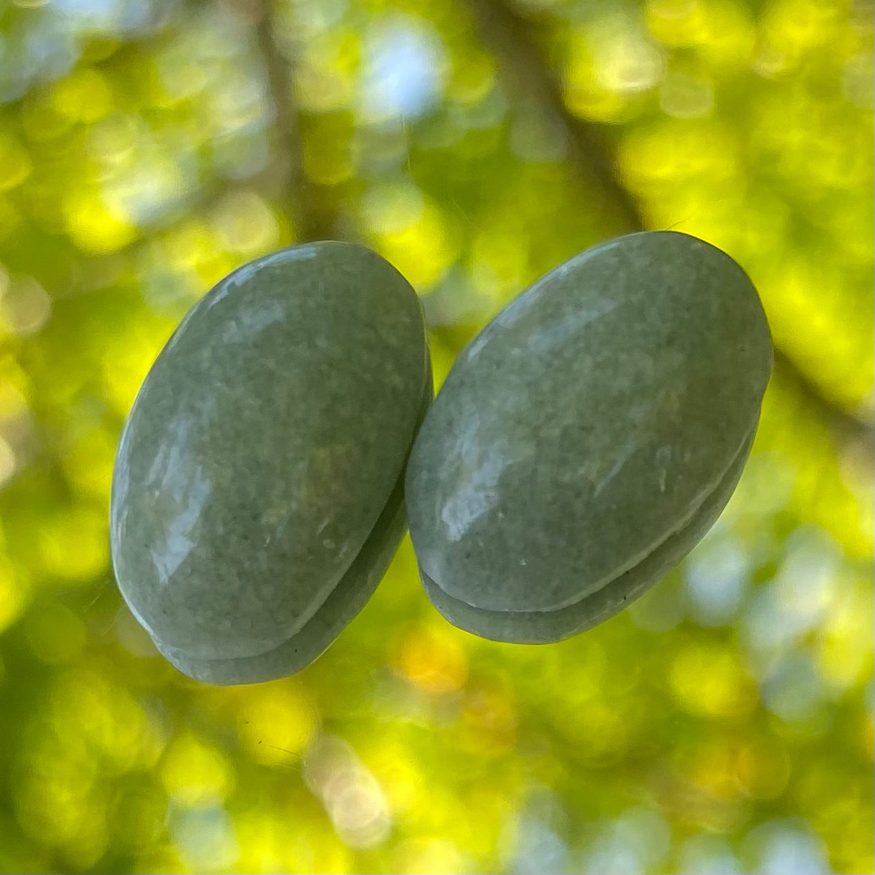 Paire de Cabochons Aventurine Verte – Ovales 15 x 9,3 mm