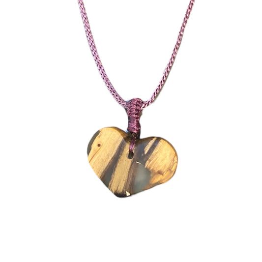 Collier cœur – Résine transparente et bois vertical (RBC66)