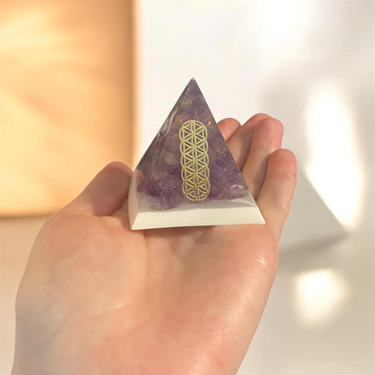 pyramide en resine | Pierre améthyste avec géométrie sacré