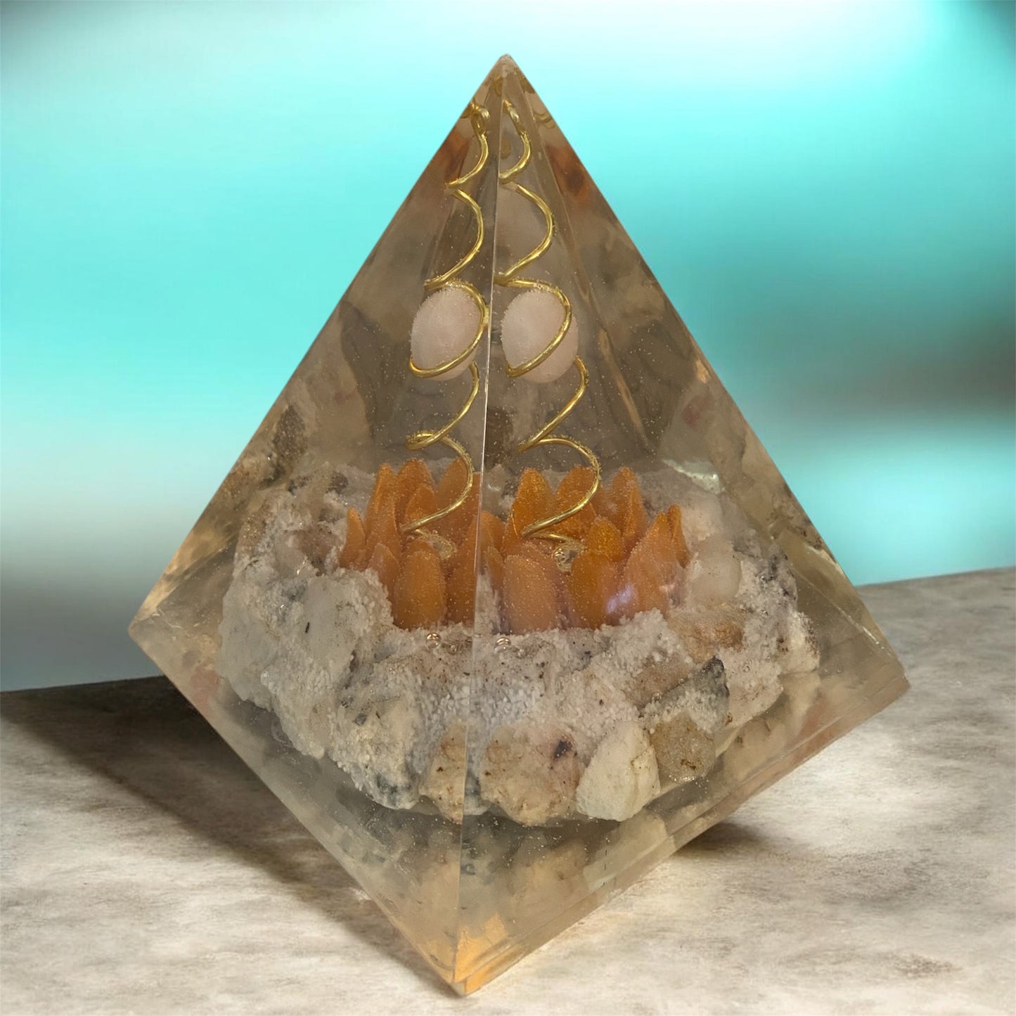 pyramide en resine epoxy | Énergie d’Amour et d’Harmonie