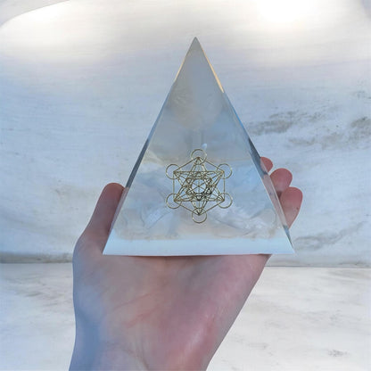 Pyramide quartz blanc forme oeuf, symbol doré collant doré métatron