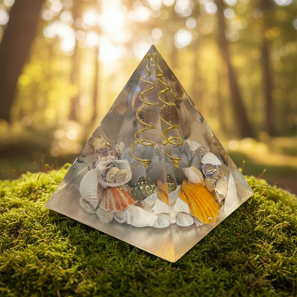 Pyramide fleur de lotus orange avec 1 pierre sphère quartz fumé et coquillages