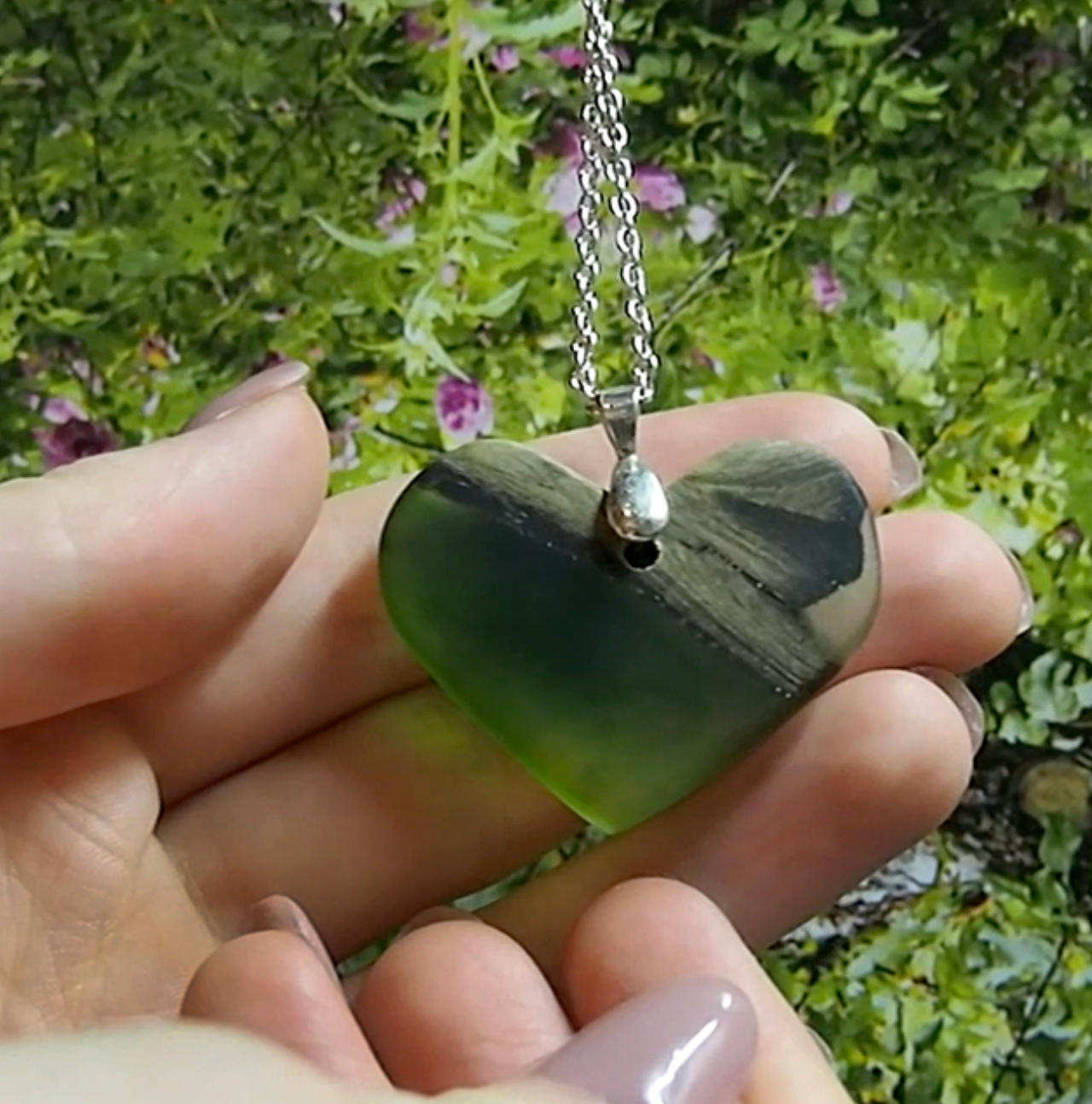 Collier cœur résine verte avec bois | Créations Jeanne