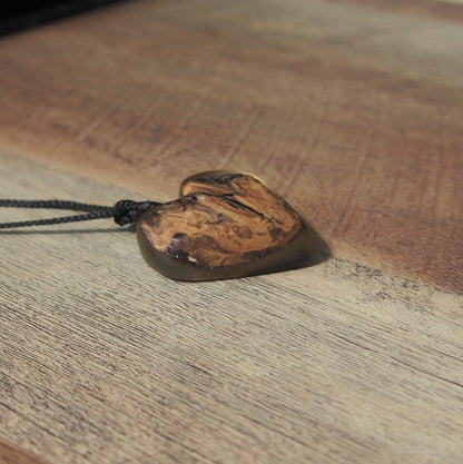 bijou artisanal bois resine creation unique femme