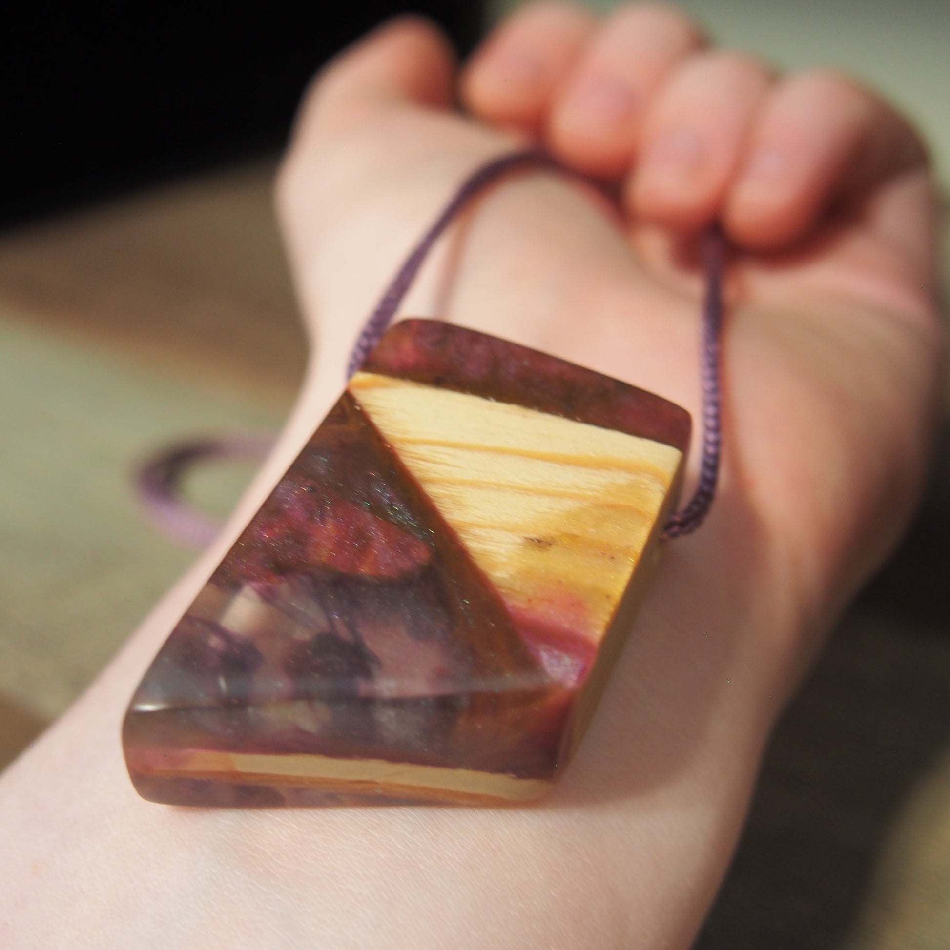 bijou artisanal bois resine elegant cadeau unique
