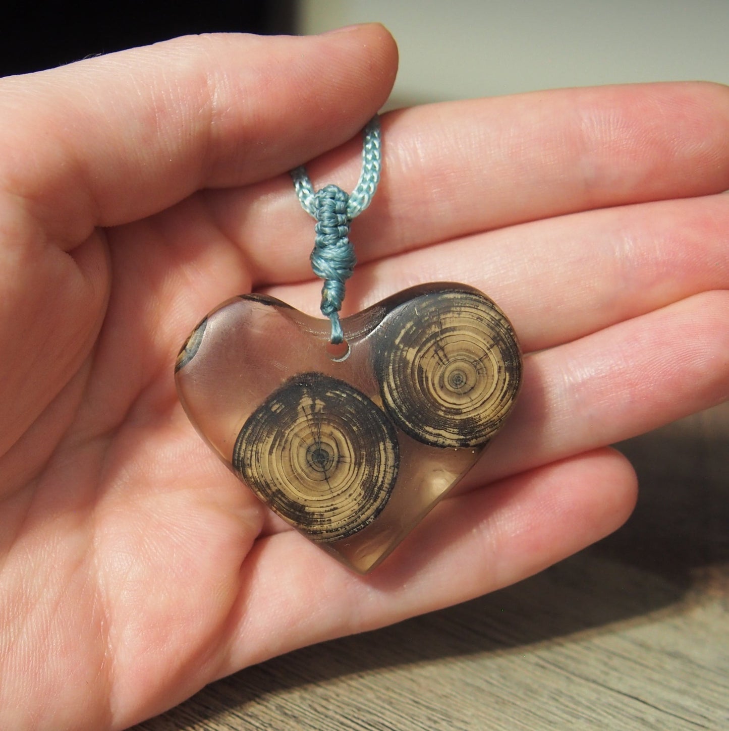 bijou bois naturel et resine fait main