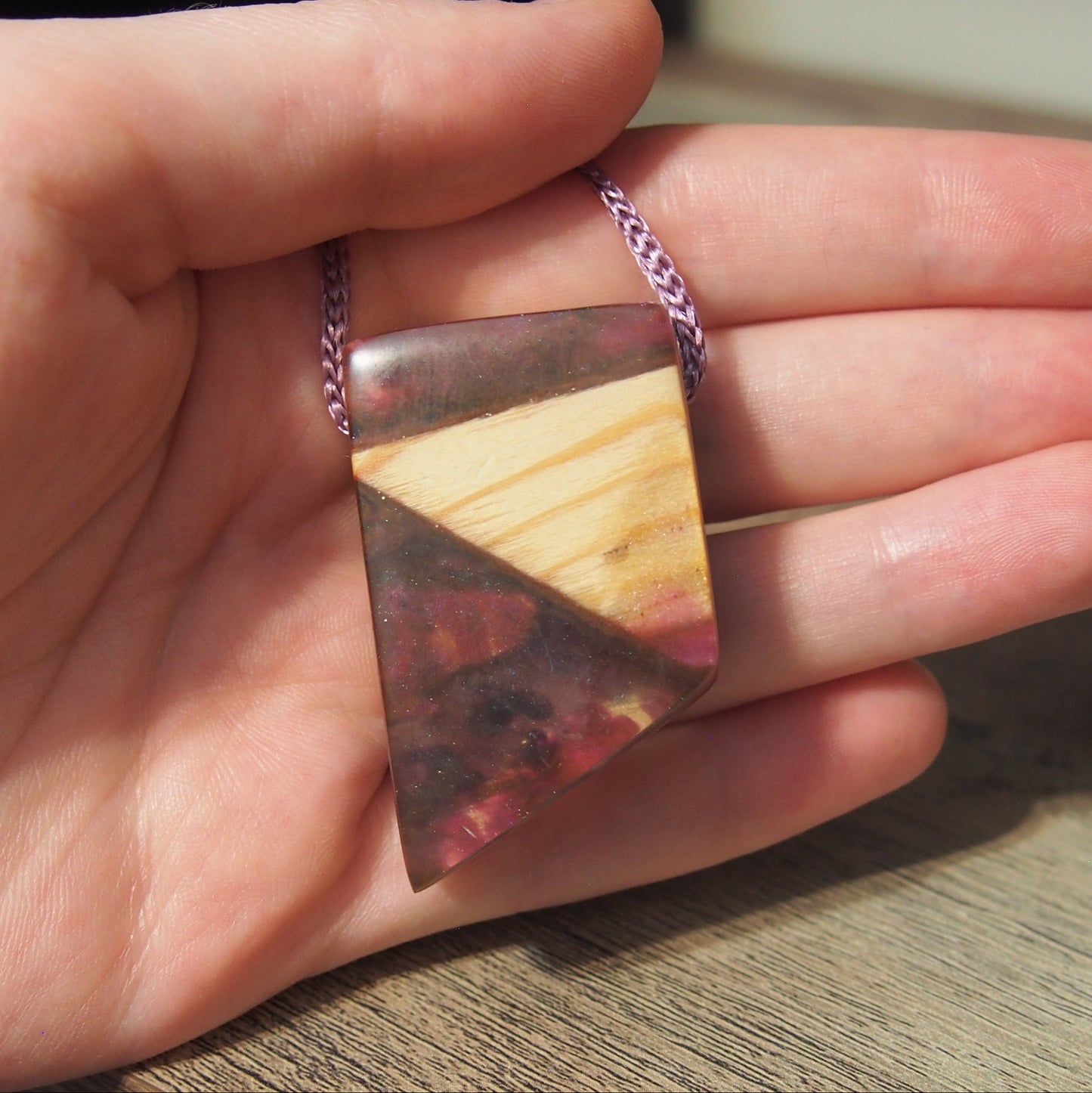 pendentif artisanal bois resine cadeau unique femme