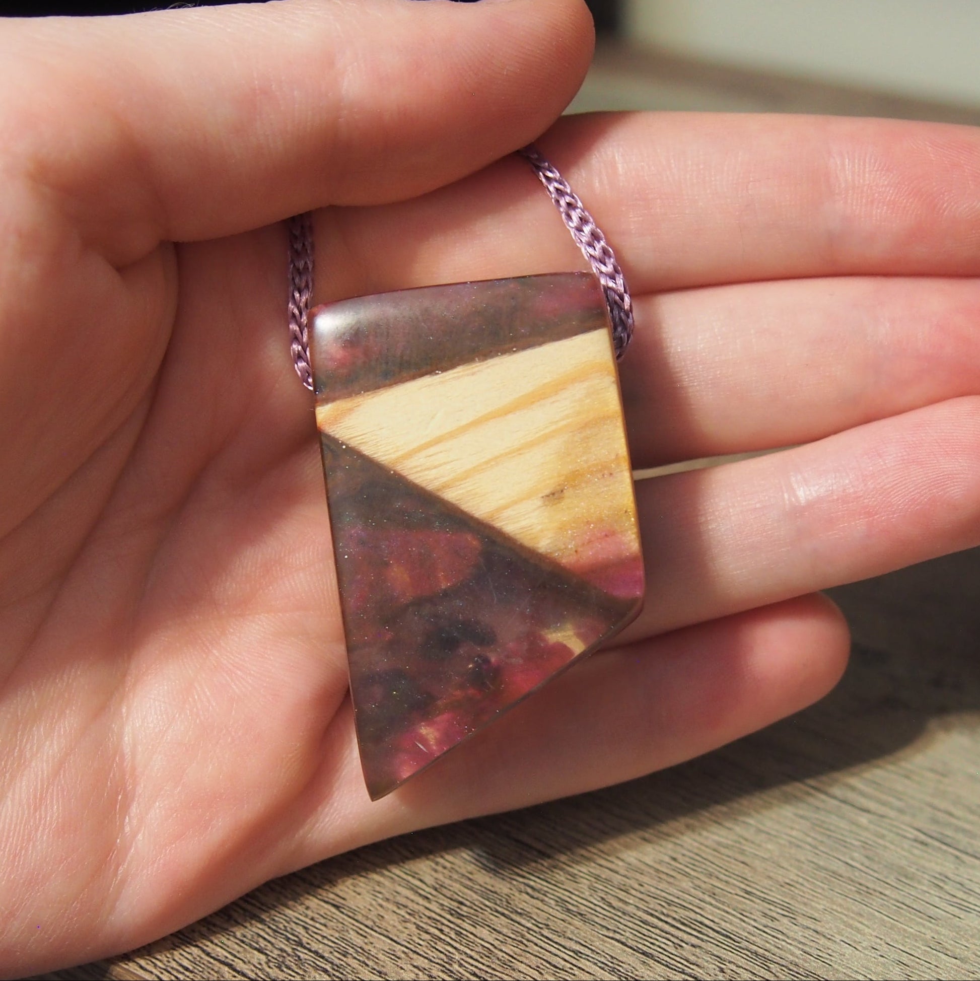 pendentif artisanal bois resine cadeau unique femme