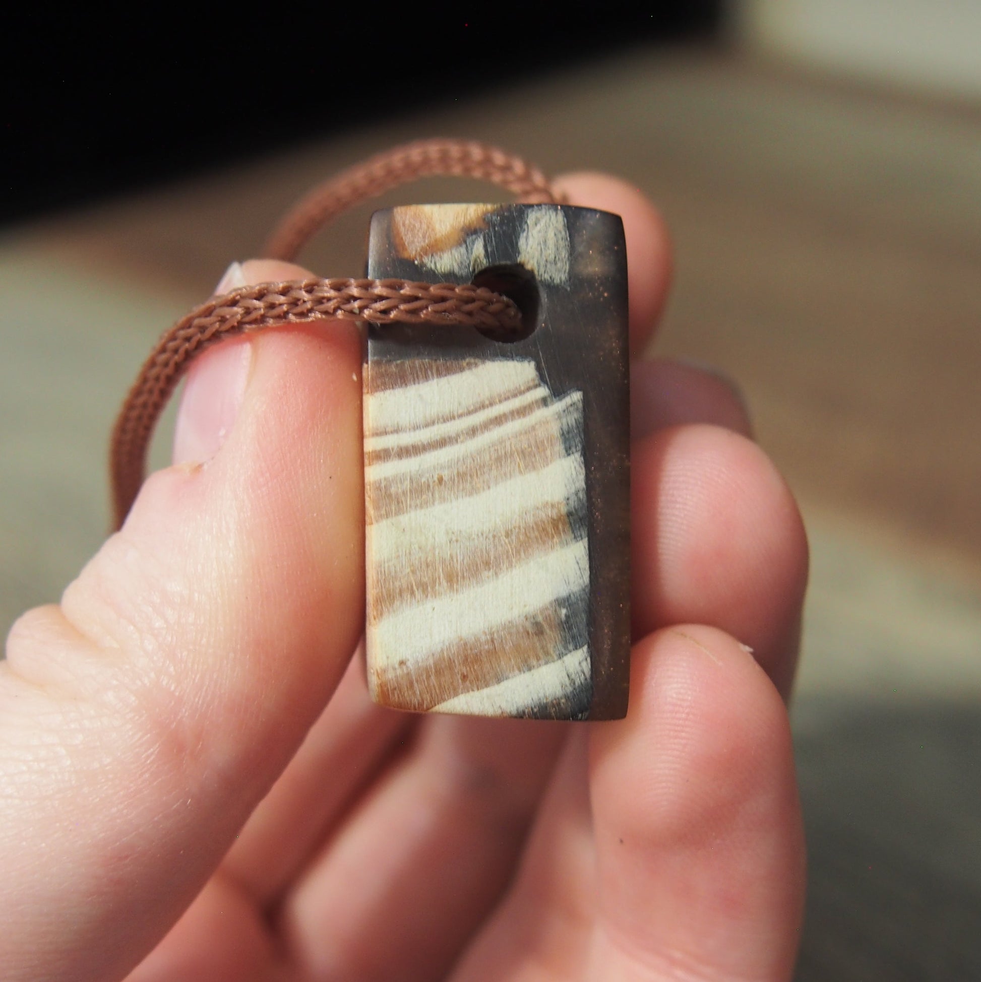 collier artisanal bois resine cadeau elegant femme