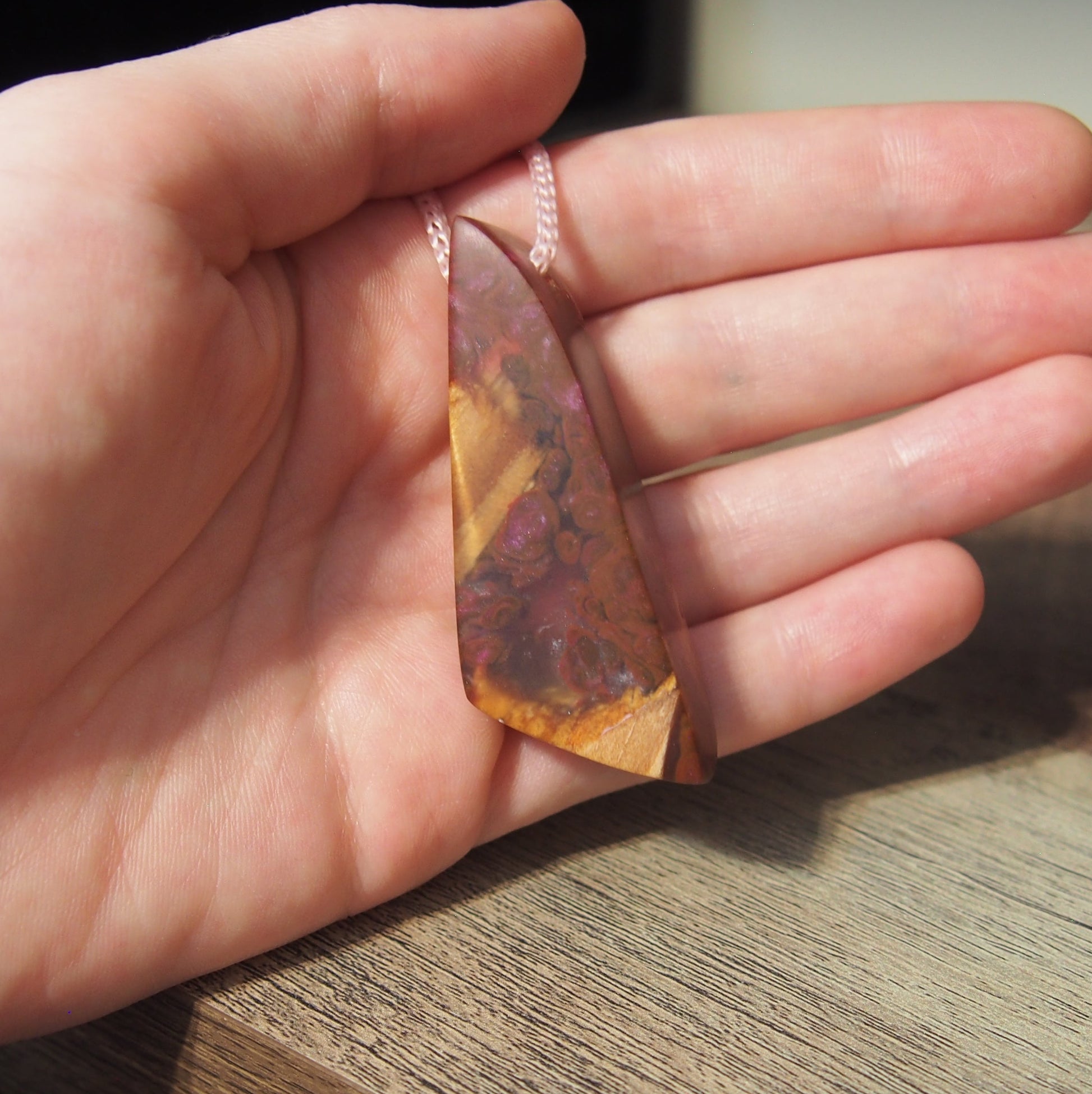collier artisanal bois resine elegant style unique