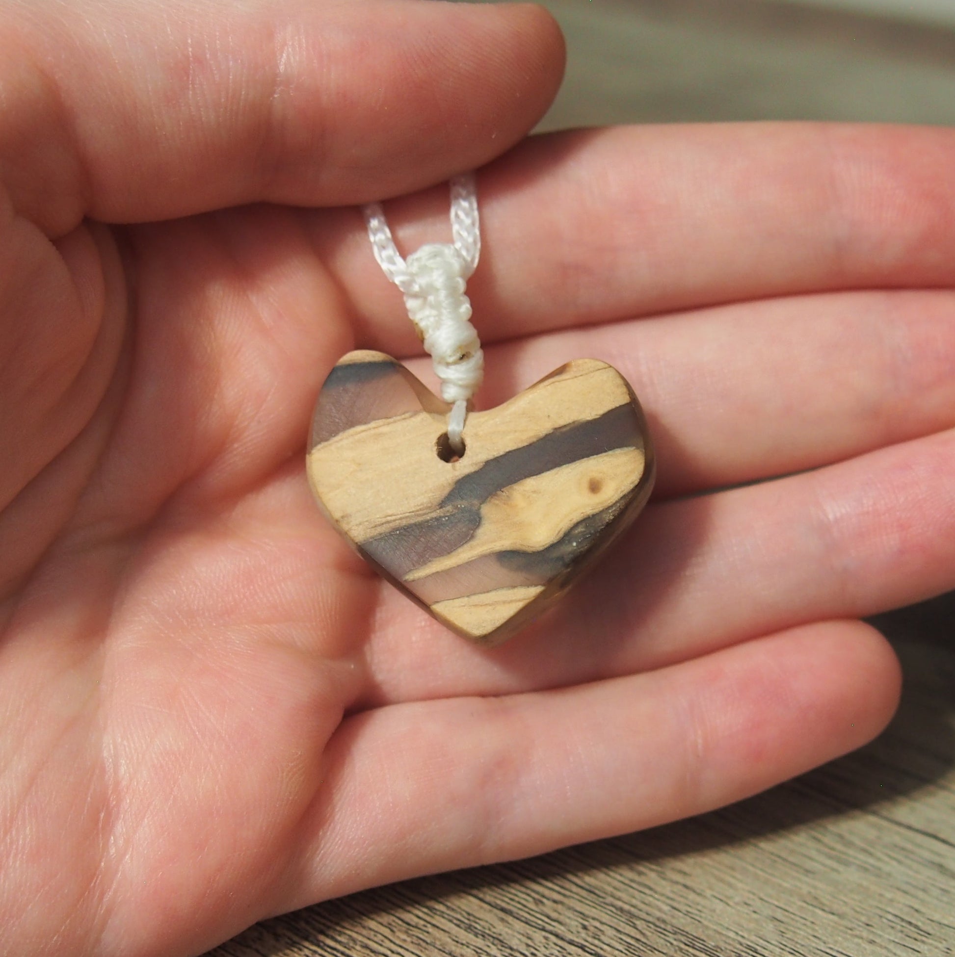 collier artisanal bois resine fait main quebec