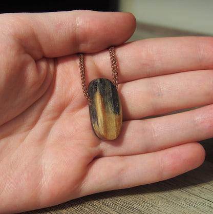 collier artisanal bois resine unique creation femme