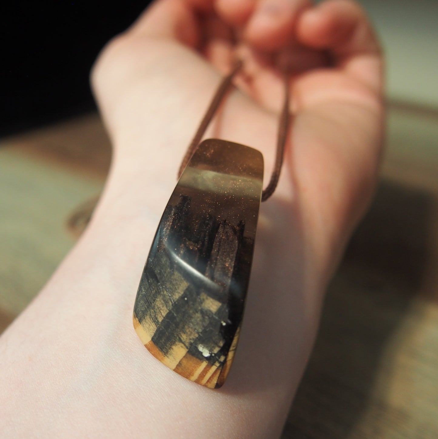 collier artisanal bois resine unique fait main