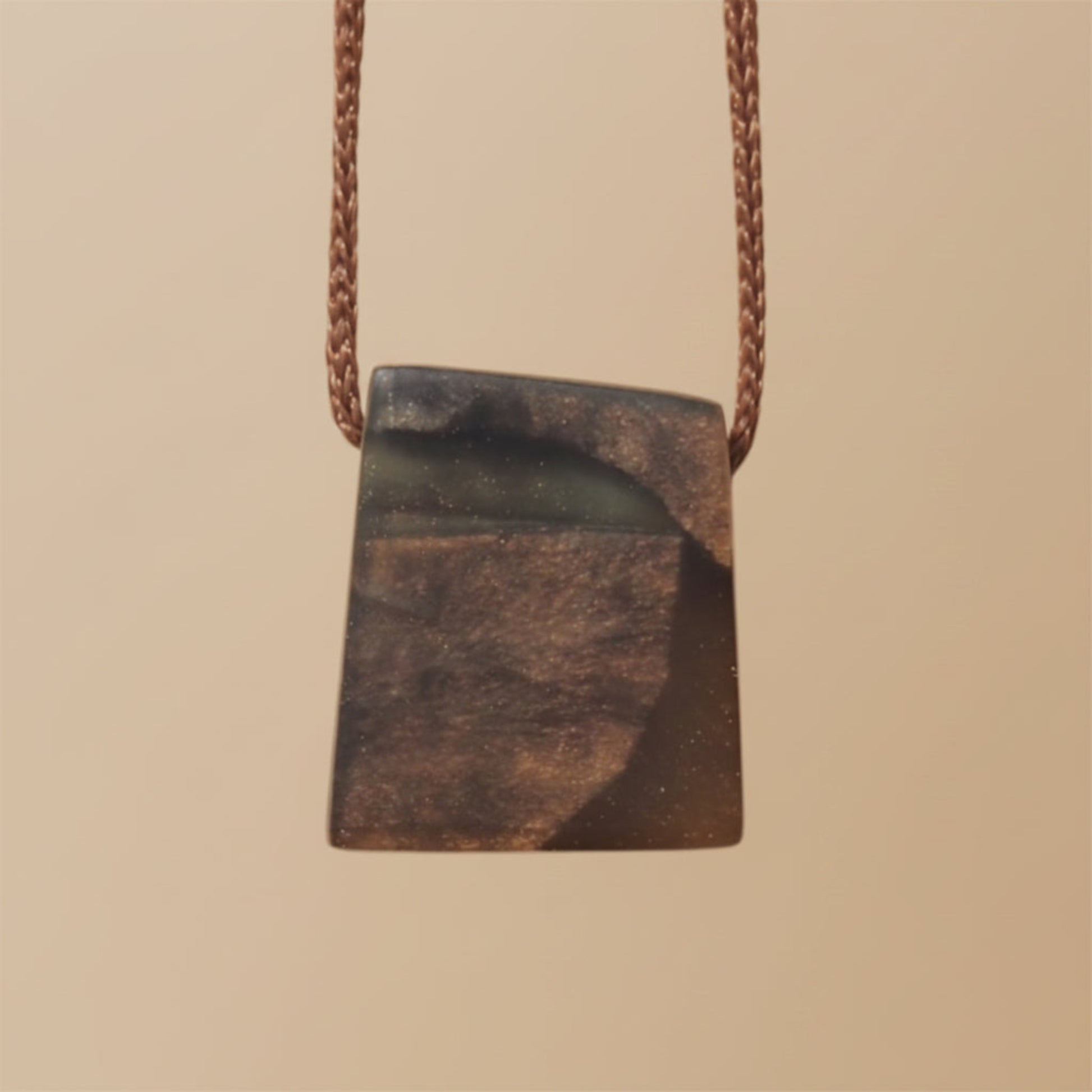 collier artisanal en bois resine