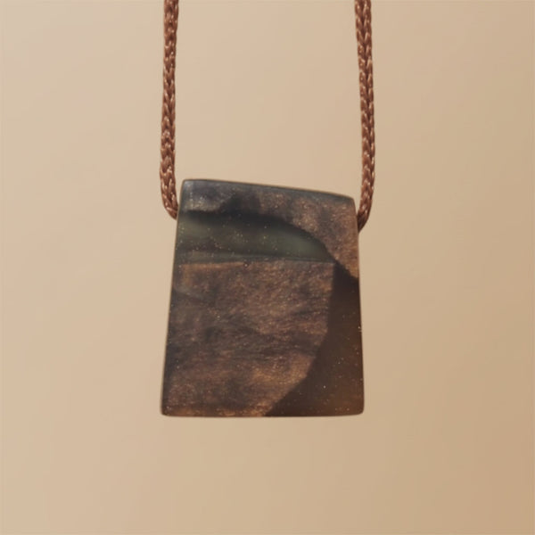 collier artisanal en bois resine