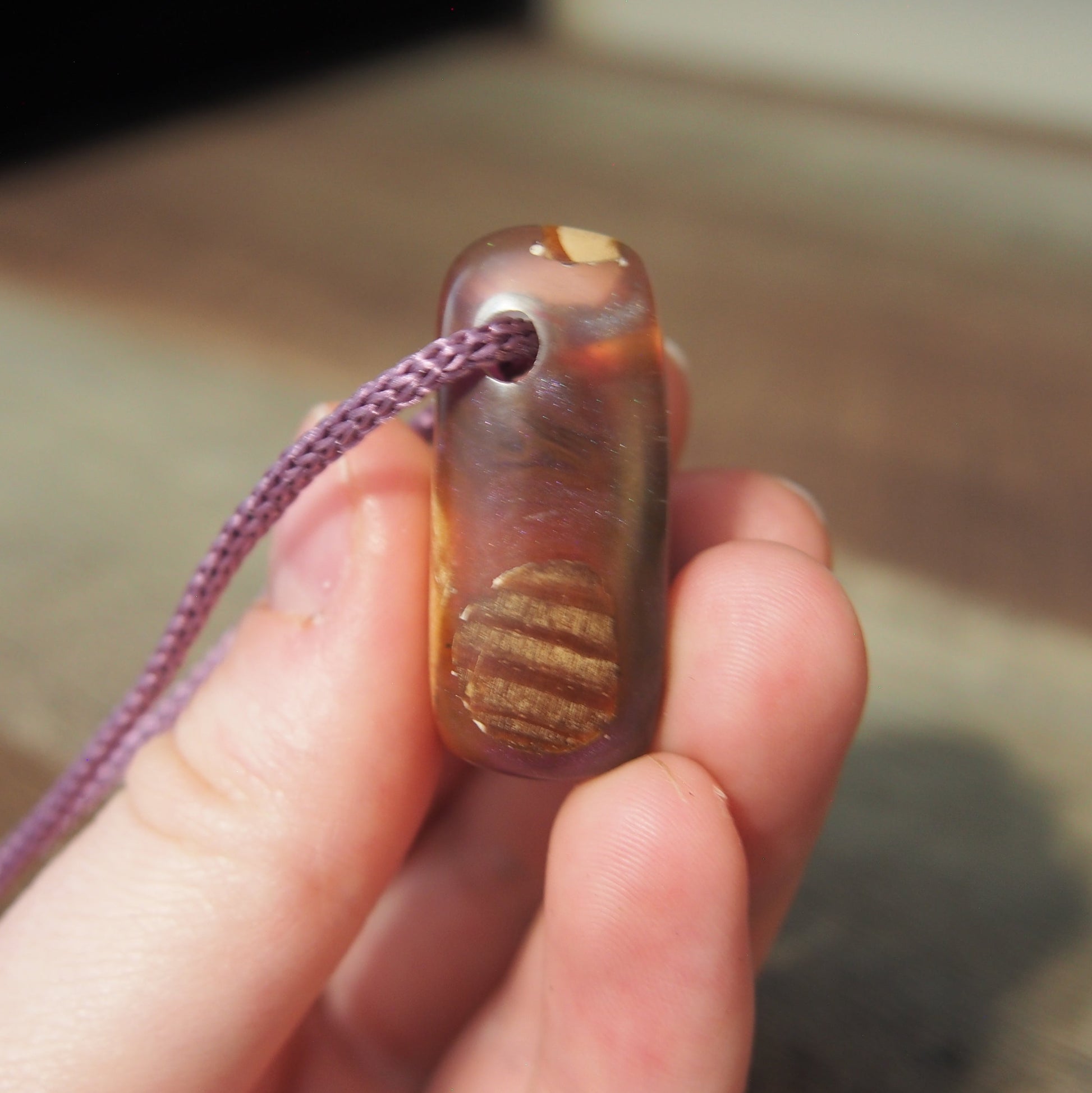 collier bois et resine cadeau fait main unique