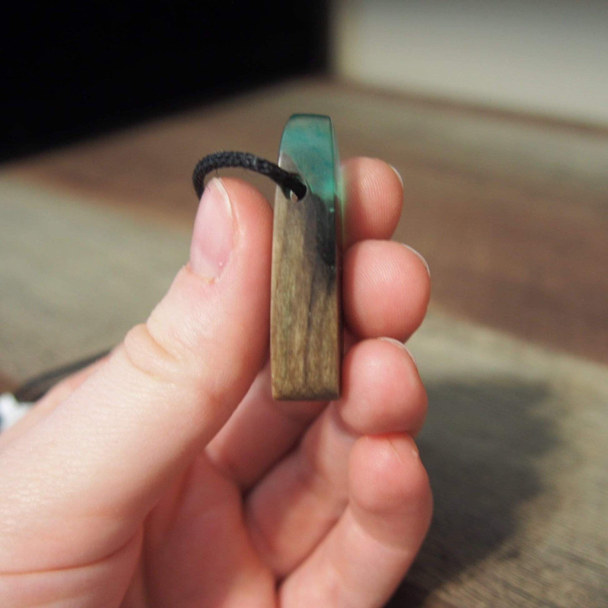 collier bois et resine fait main unique