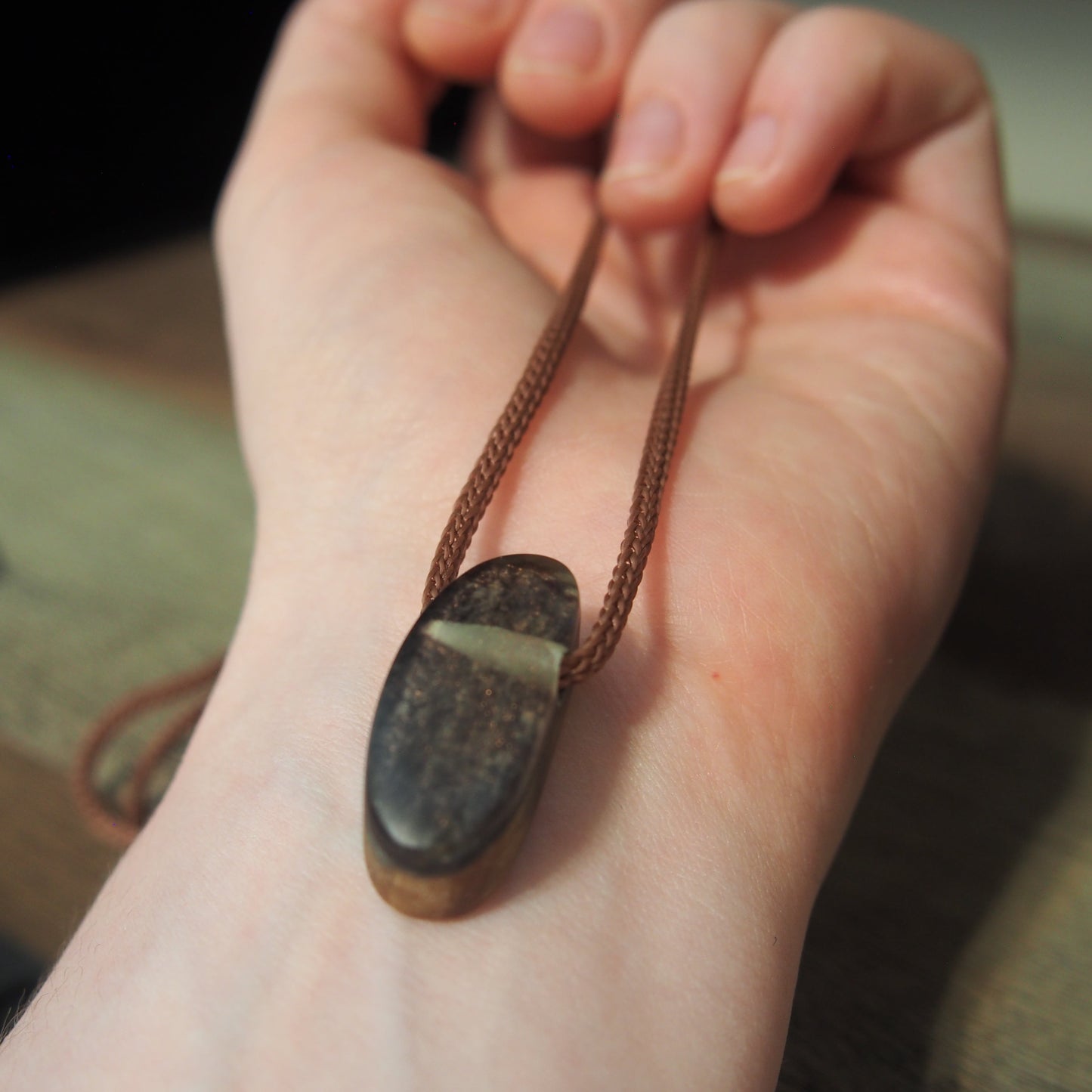 collier bois naturel resine fait main cadeau unique