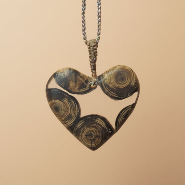 collier coeur bois et resine fait main