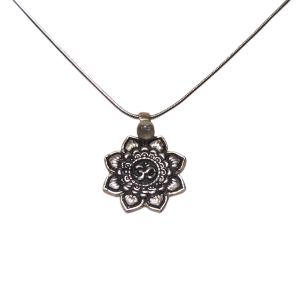 collier pour femme en argent mandala om quartz blanc