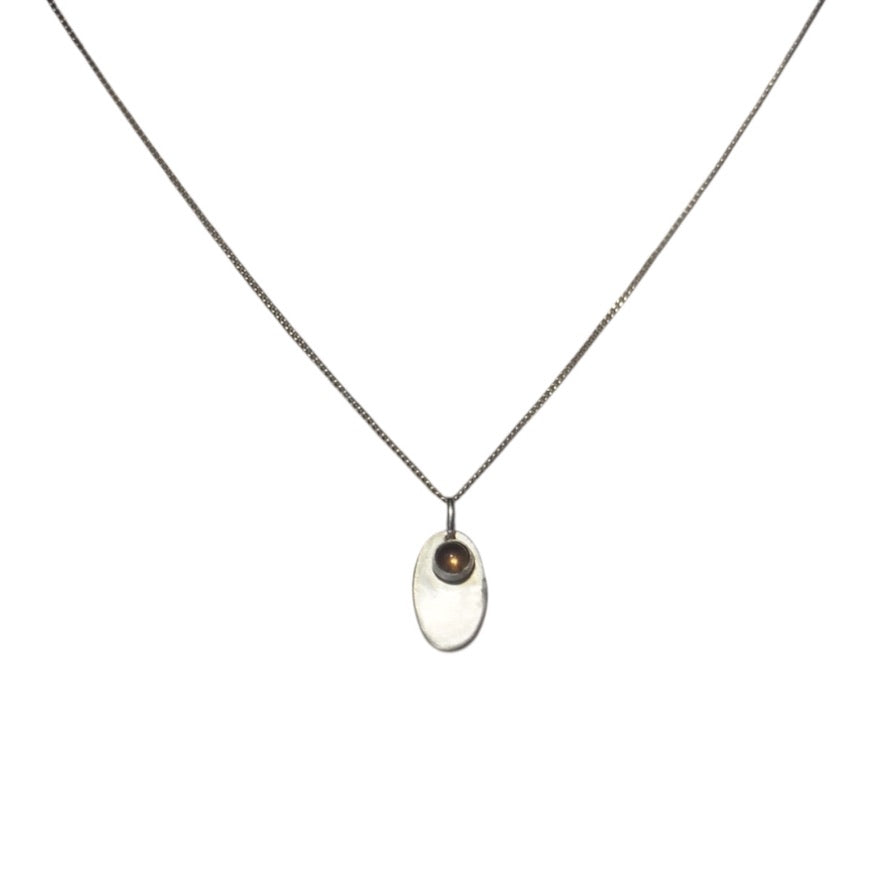 Collier pendenti pour femme en argent avec pendentif ovale en quartz fumé.