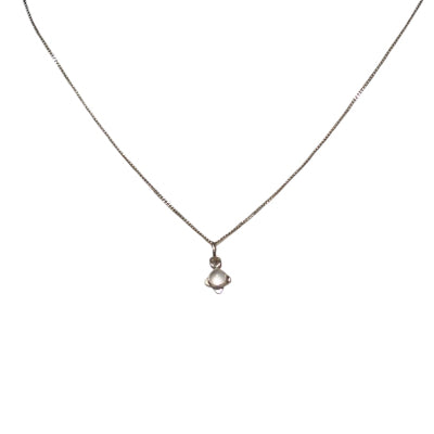 collier pour femme en argent petite fleur en quartz blanc