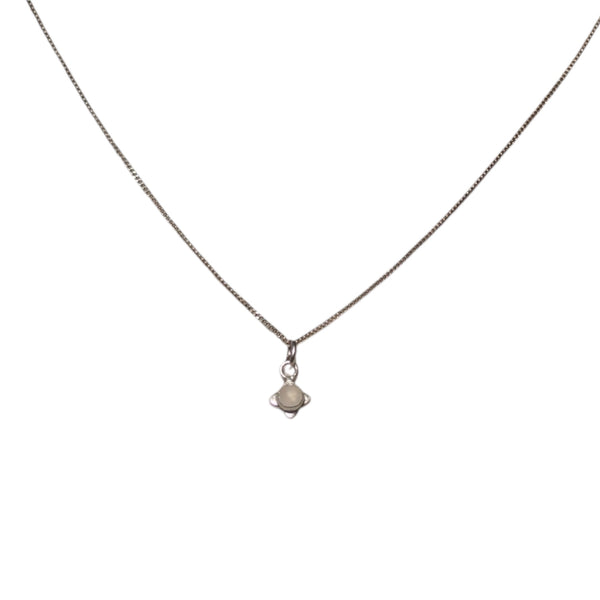 collier pour femme en argent petite fleur en quartz rose 