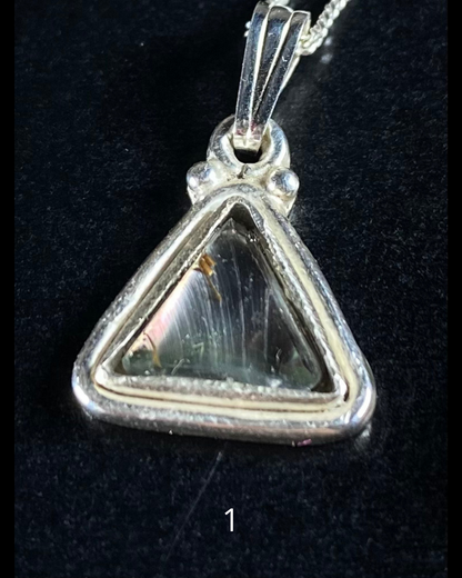 Colliers triangles quartz blanc, coquillage coloré en Argent Sterling | Creationsjeanne
